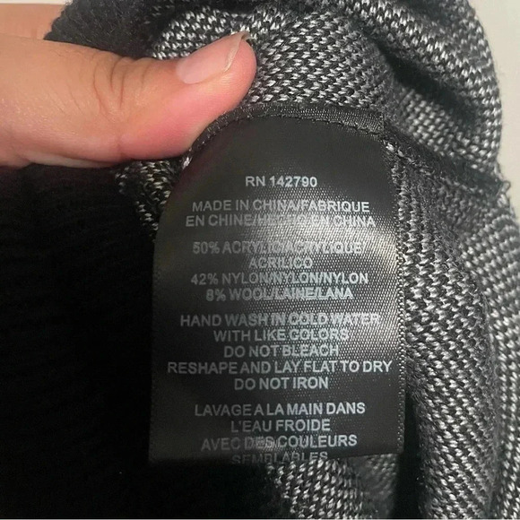 Vertigo black Aztec turtleneck wool blend blouse size Medium - Picture 4 of 6